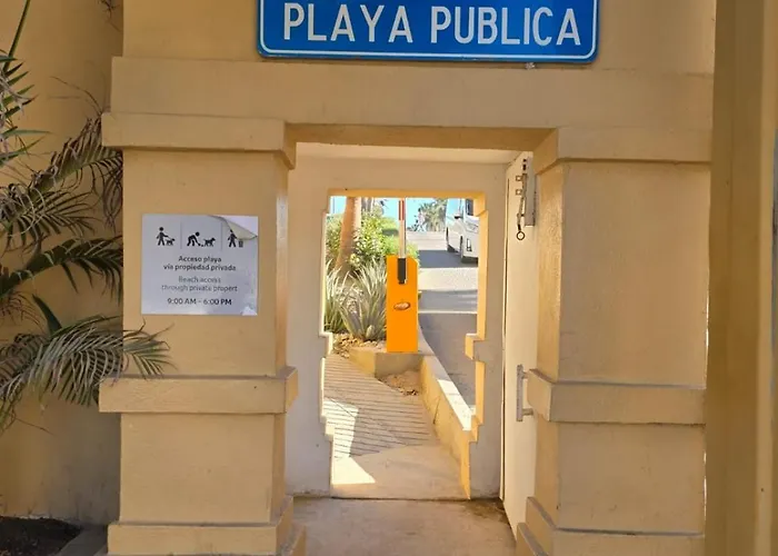 Bahia Del Tezal 103b Modern 1br Retreat With Rooftop Pool & Access Apartment Cabo San Lucas